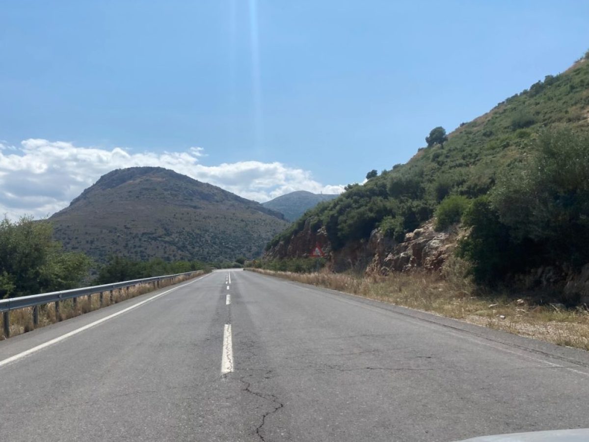 Θεσσαλονίκη: «Τάξη» στους δρόμους βάζει ο δήμος– Με πιο ανθεκτικά υλικά οι διαγραμμίσεις, αλλάζουν οι φθαρμένες πινακίδες οδικής σήμανσης