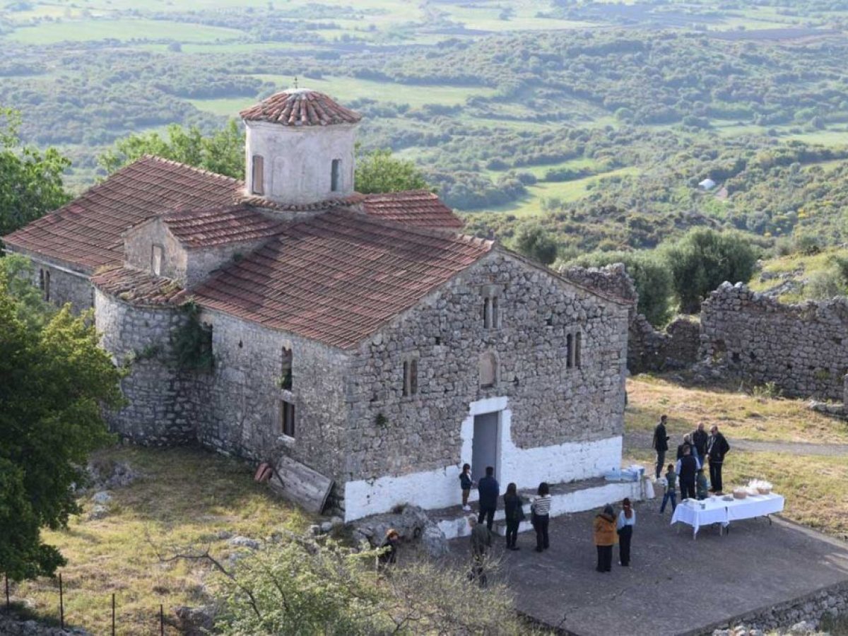 Θεία Λειτουργία στο Μοναστήρι του Αγίου Γεωργίου Πόρτας Μπαμπίνης