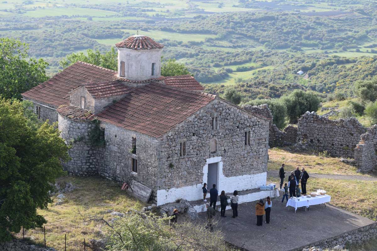thia-litourgia-sto-monastiri-tou