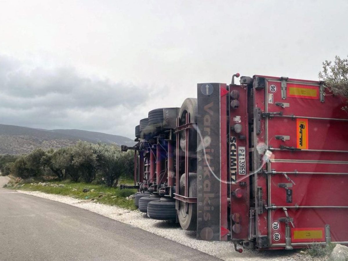 Θυελλώδεις άνεμοι στο Λασίθι: Ανατροπή νταλίκας, ζημιές σε θερμοκήπιο και πτώση δέντρων