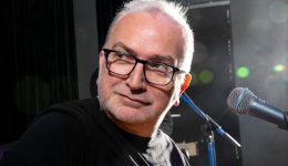 thimomeni-betoniera-mousiko-paramithi