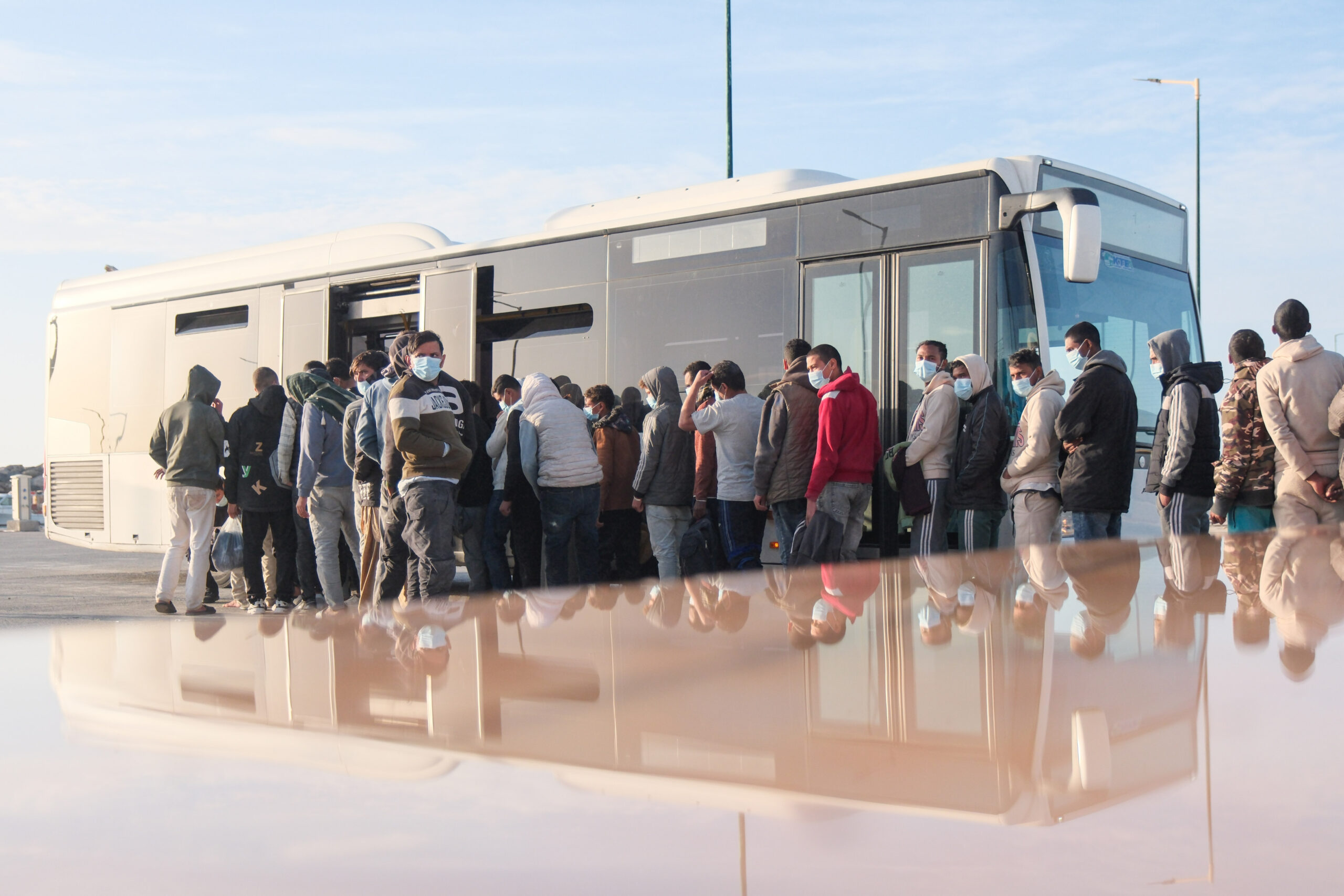 thorakisi-tis-kritis-enanti-ton