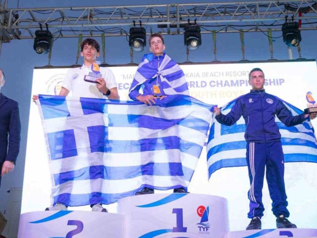 Θρίαμβος της ελληνικής ιστιοπλοΐας στη Φώκαια: 7 μετάλλια στο Παγκόσμιο Techno 293 και ο Εθνικός Ύμνος στην κορυφή