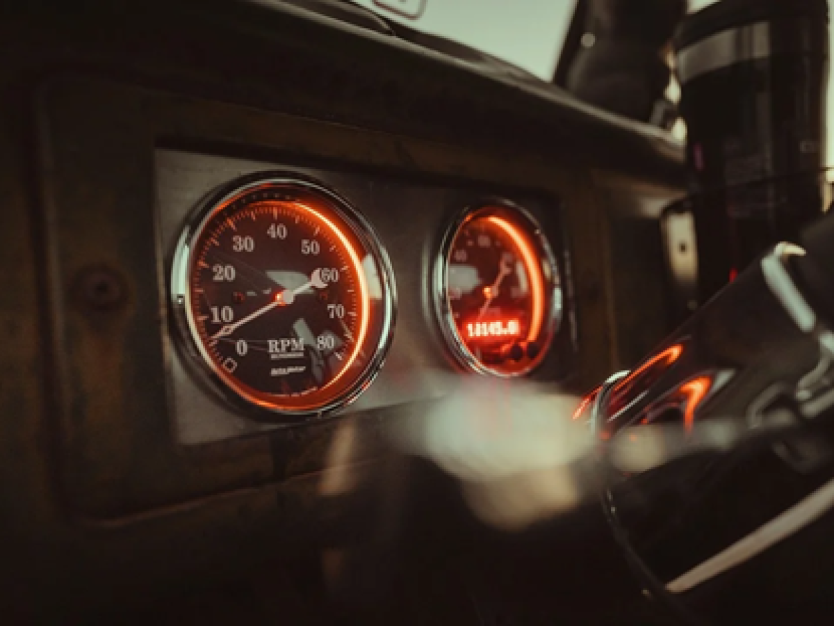 Τι να κάνετε αν κολλήσει το γκάζι του αυτοκινήτου: Οδηγός επιβίωσης