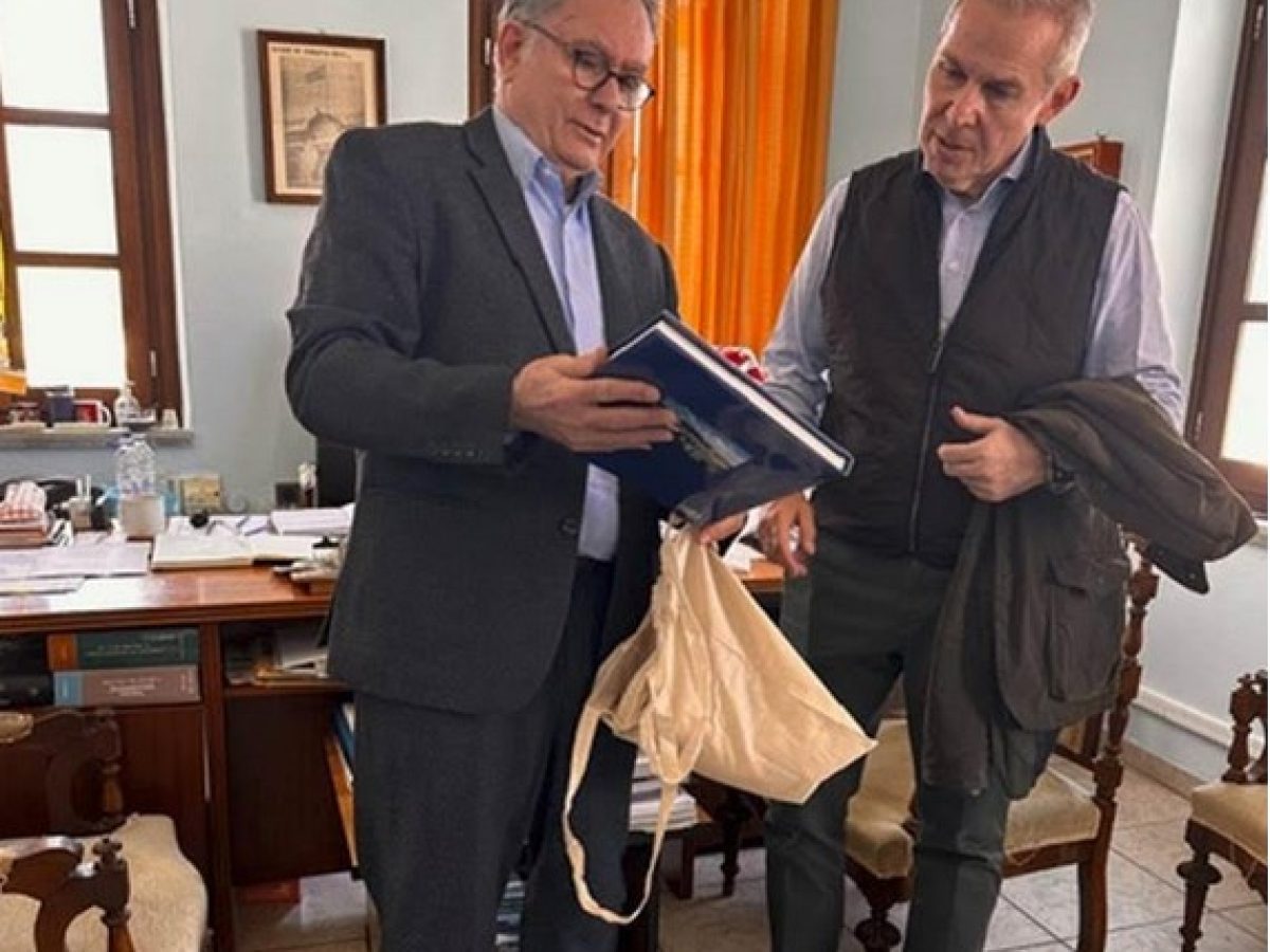 Τη Νίσυρο επισκέφθηκε ο Υφυπουργός Εθνικής Άμυνας κ. Θανάσης Δαβάκης – Εποικοδομητική συνάντηση με τον Δήμαρχο για το νέο λιμάνι και την ανάδειξη του Γεωπάρκου ης UNESCO