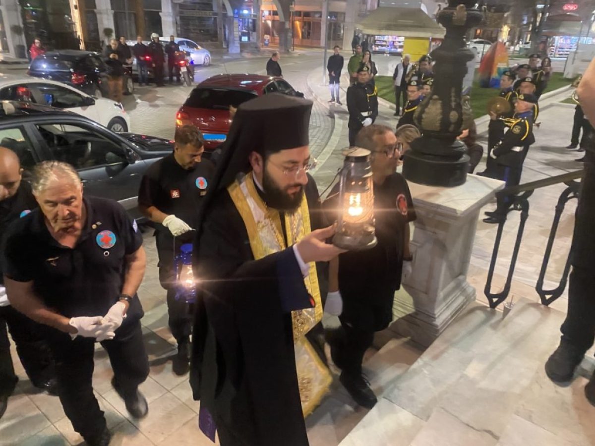 &Tau;&omicron; Ά&gamma;&iota;&omicron; &Phi;&omega;&sigmaf; &sigma;&tau;&eta;&nu; &Tau;&rho;ί&pi;&omicron;&lambda;&eta;