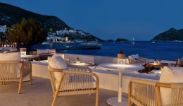 to-Barolo-erchete-sto-Patmos