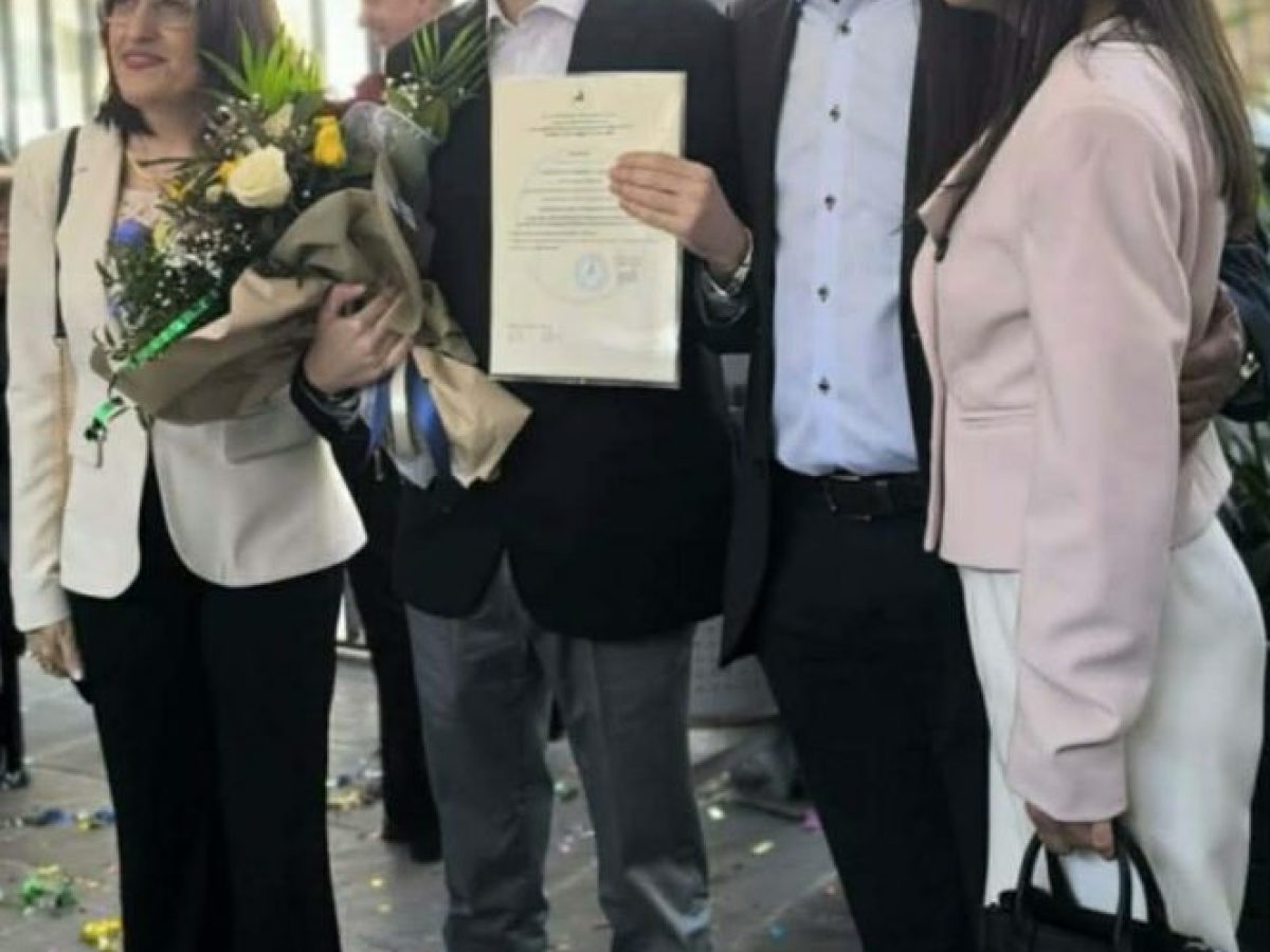 Το «χρυσό» πτυχίο της οικογένειας Κούρεντα: Η δικαίωση των γονιών και το νέο ξεκίνημα του Στέφανου