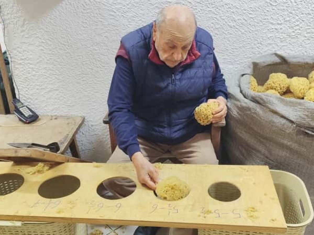 Το χρονικό του καλύμνικου σφουγγαριού: Ο Μανώλης Κουτούζης μιλά στο Travel.gr
