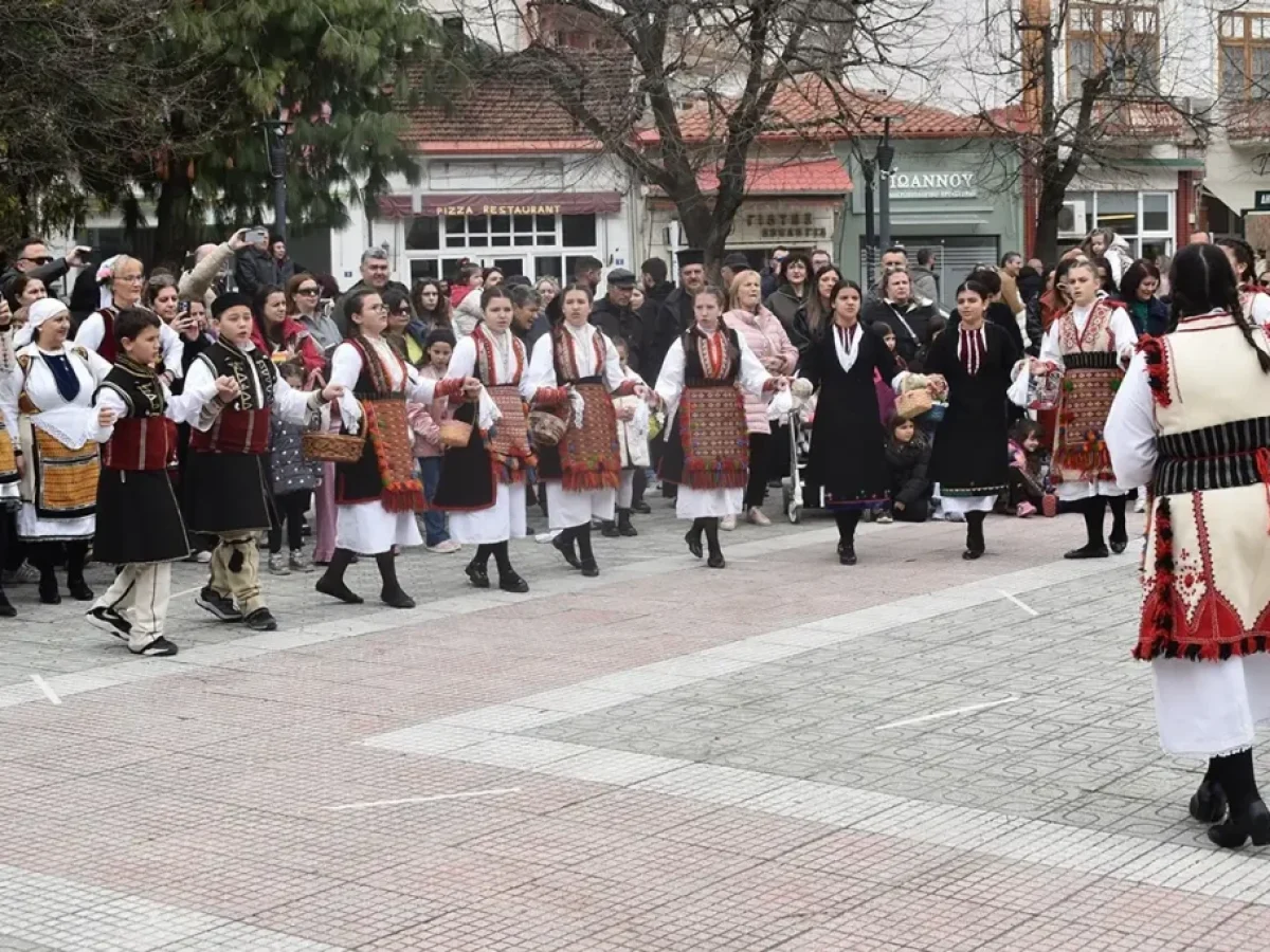 Το έθιμο «Λάζαρα» παρουσίασαν ο Δήμος Φλώρινας, ο Φ.Σ.Φ «Ο Αριστοτέλης» και το Λύκειο Ελληνίδων