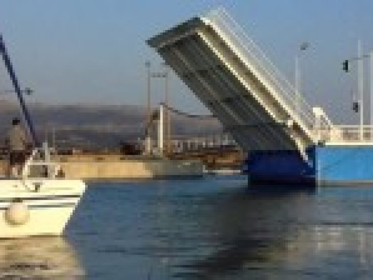 Το Λιμεναρχείο Λευκάδας για τα ανοίγματα της πλωτής Γέφυρας Λευκάδας