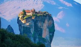 to-megalo-stichima-tis-epomenis-1