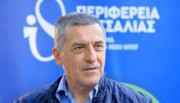 to-megaloprepes-koursoum-tzami-sta