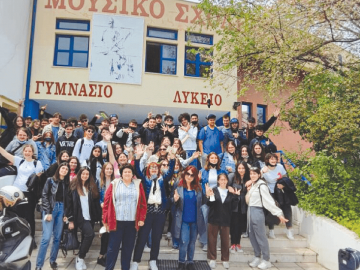 Το Μουσικό Σχολείο Δράμας τιμά τον Γιώργο Νταλάρα