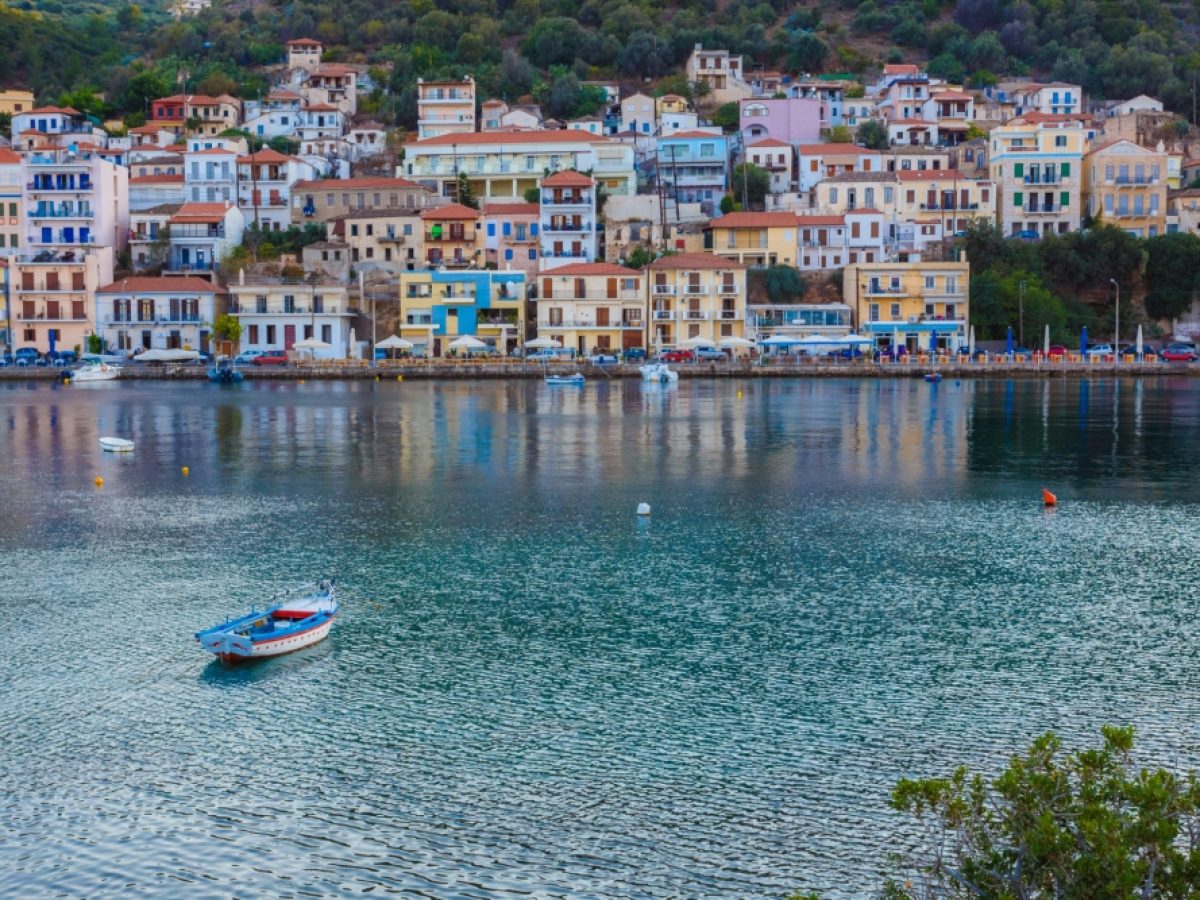 Το Πάσχα στη Μάνη έχει φαντασία  και… έναν μπερδεμένο λαγό