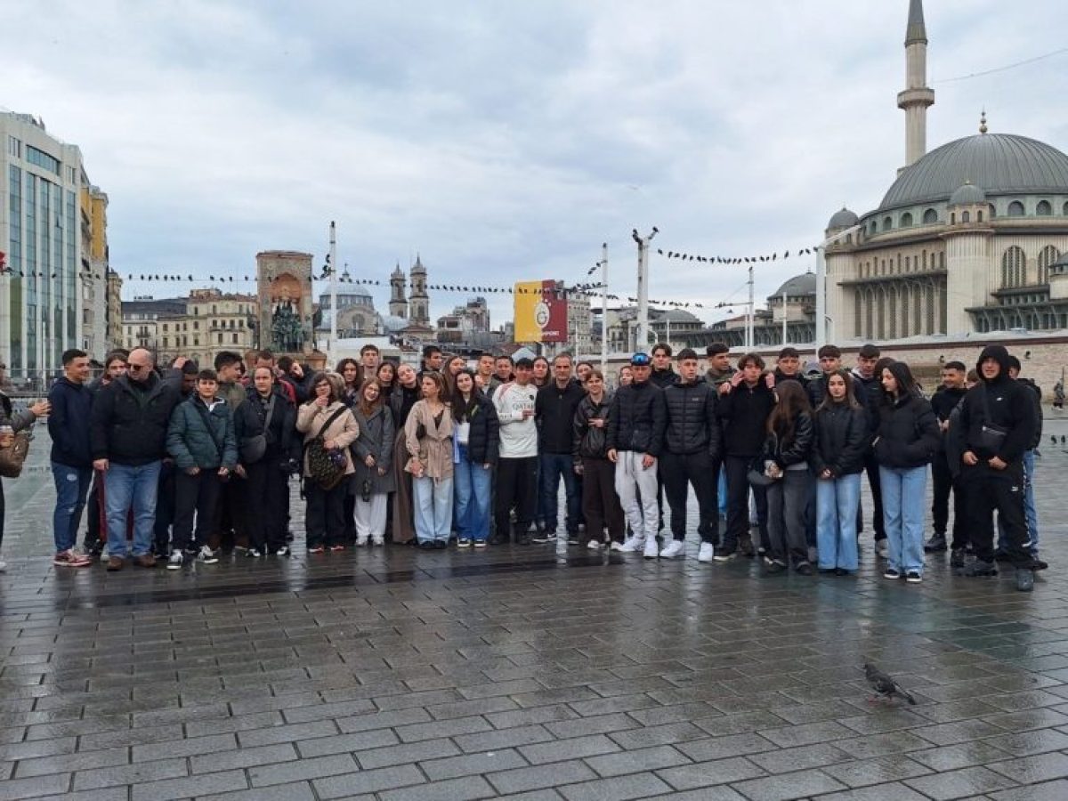 ΤΟ ΠΕΙΡΑΜΑΤΙΚΟ ΛΥΚΕΙΟ ΛΕΥΚΑΔΑΣ ΕΠΙΣΚΕΦΘΗΚΕ ΤΗΝ ΚΩΝΣΤΑΝΤΙΝΟΥΠΟΛΗ