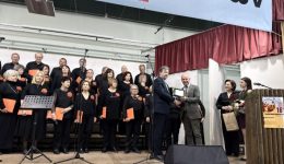 to-sikourio-tragoudise-chorodies-apo