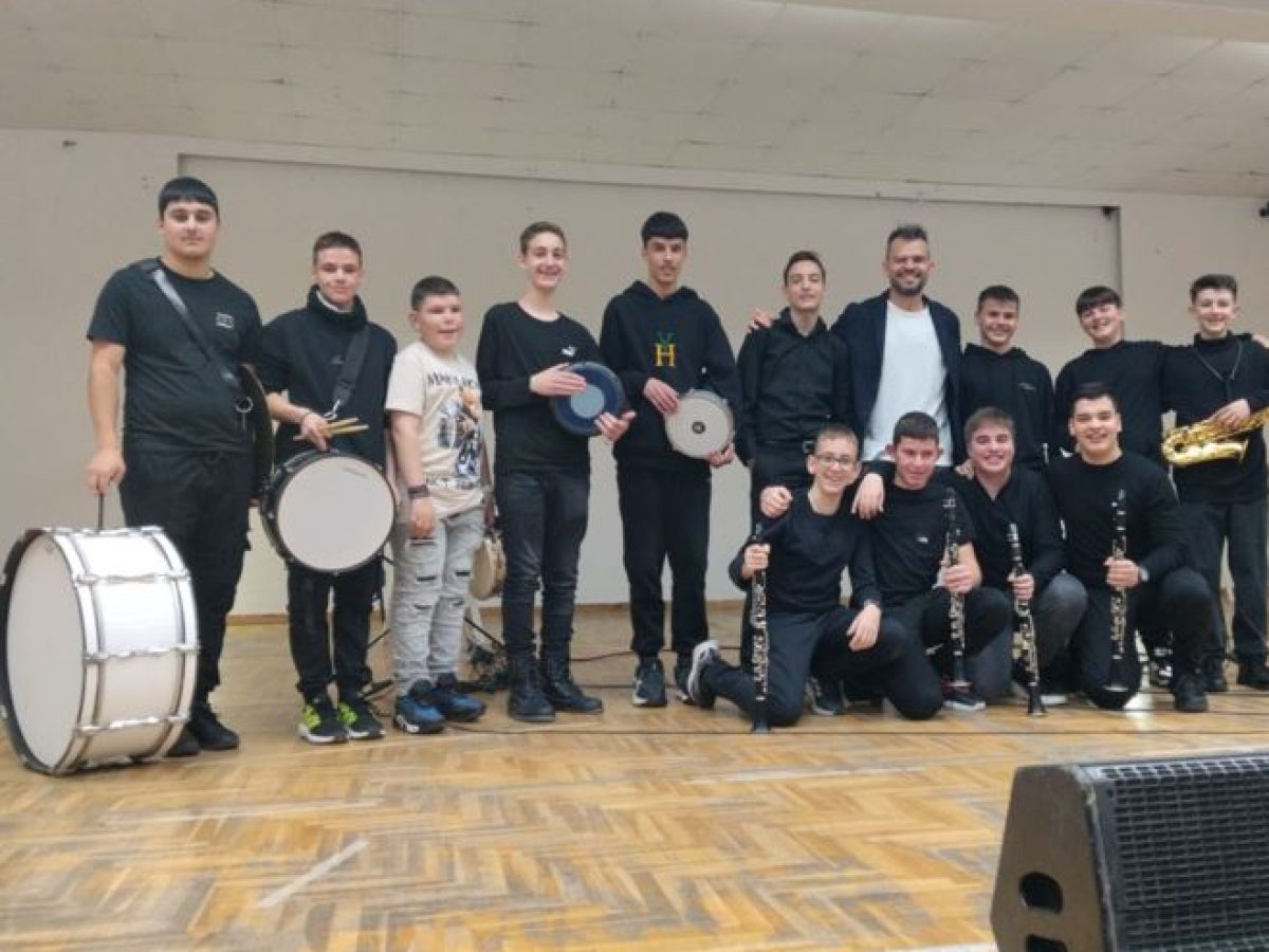 Το Σύνολο Παραδοσιακής Ορχήστρας του Μουσικού Σχολείου Σιάτιστας στην 8η Εκπαίδευση και Λαογραφία