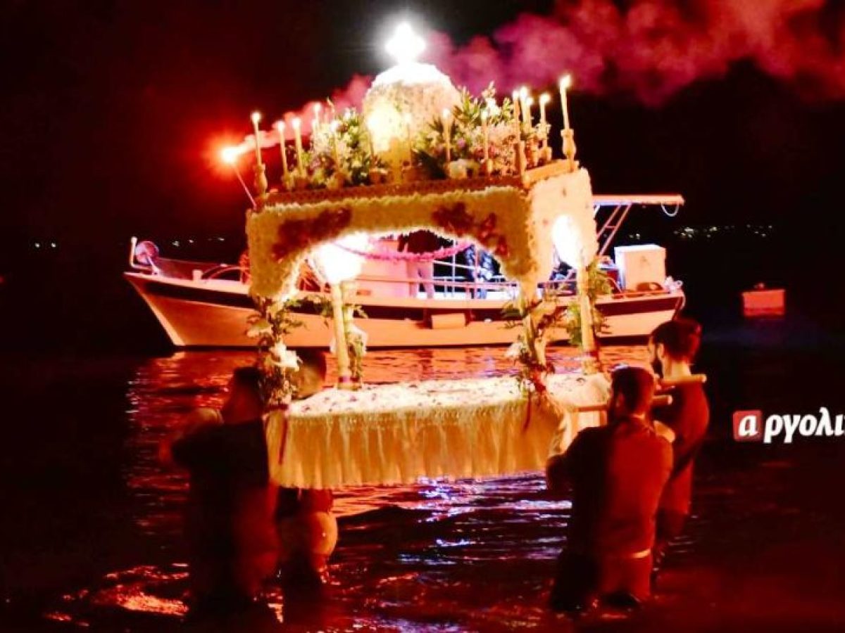 Τολό Αργολίδας: Ο Επιτάφιος στη θάλασσα