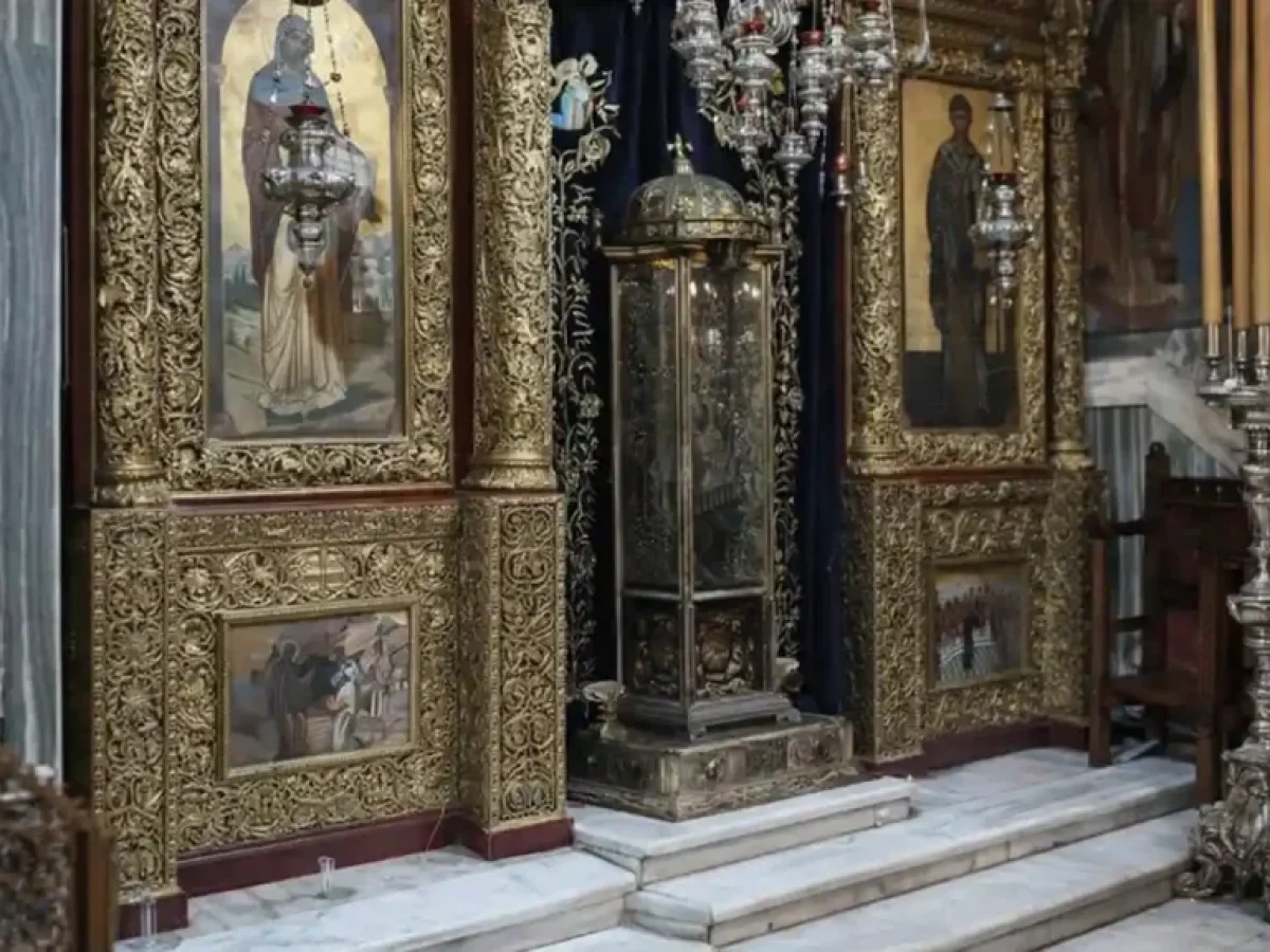 Τοποθετήθηκε το Σεπτό Σκήνωμα του Αγίου Διονυσίου στη Θύρα Του τα ξημερώματα της Μεγάλης Παρασκευής