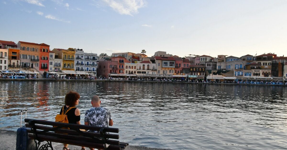 tourismos-stin-kriti-epiveveononte-ta-1
