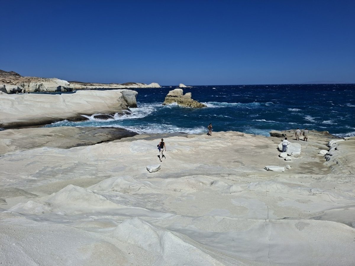 Τουριστικές επενδύσεις στις Κυκλάδες: Ποια έργα «παγώνουν» σε Μήλο  Μύκονο και Σαντορίνη – Οι νέοι κανόνες δόμησης