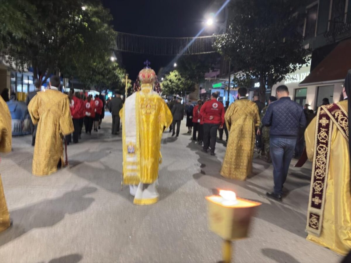 Τρίκαλα: Όταν η νύχτα της Μεγάλης  Παρασκευής  γίνεται προσευχή και η πόλη μια ανάσα πίστης