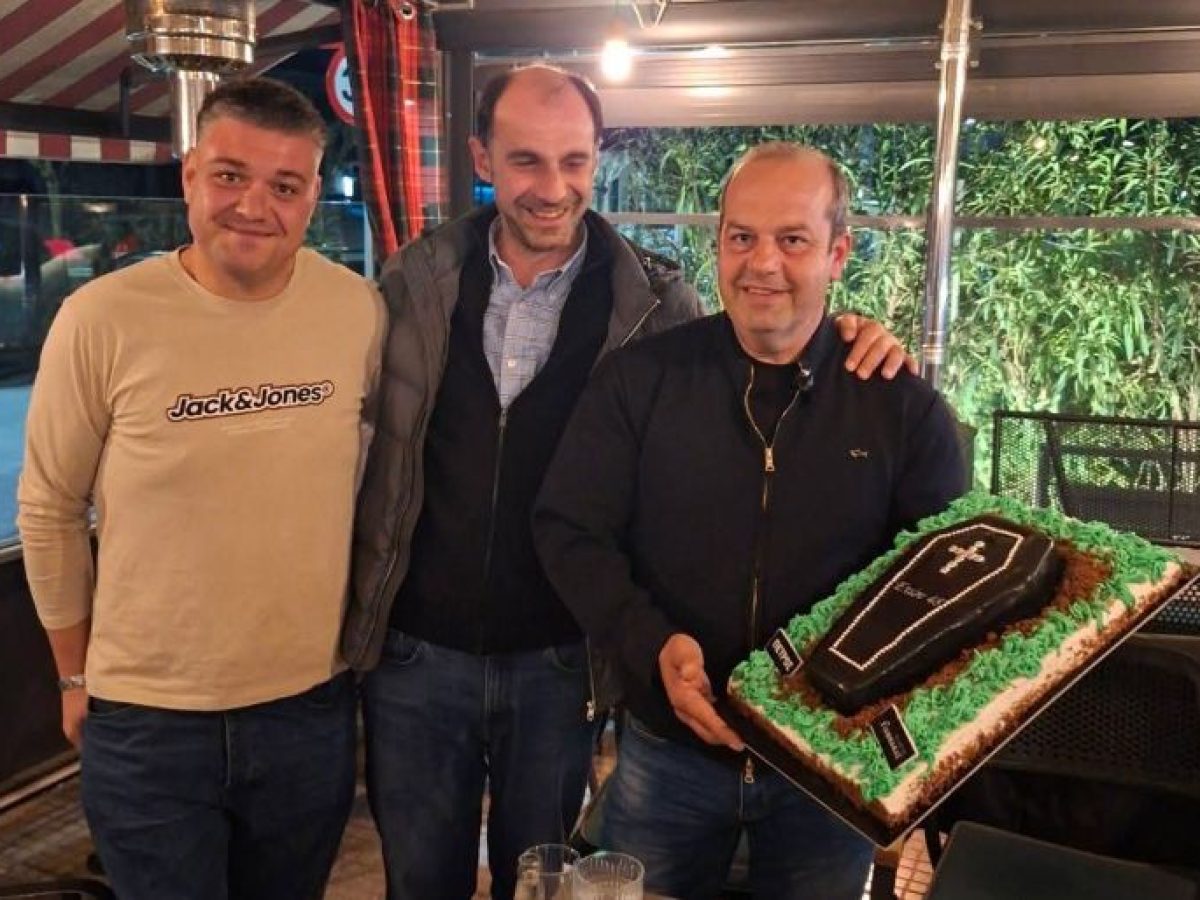 Τρίκαλα: Του είπαν τα χρόνια πολλά με μια τούρτα… φέρετρο!