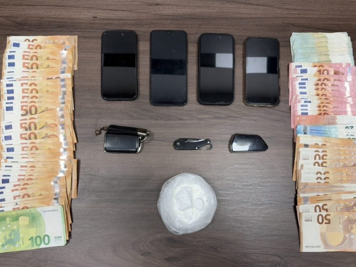 Τρεις συλλήψεις για ναρκωτικά στο Μυλοπόταμο – Βρέθηκαν 119 γραμμάρια κοκαΐνης και κατασχέθηκαν 3.800 ευρώ