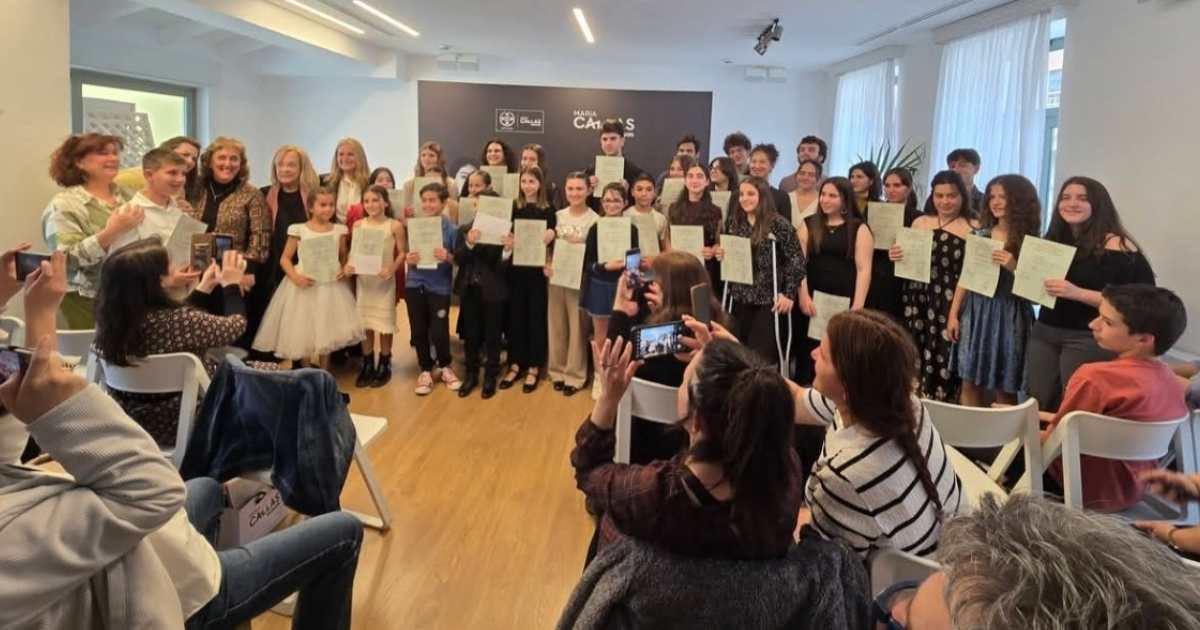 trito-vravio-se-spoudastria-pianou