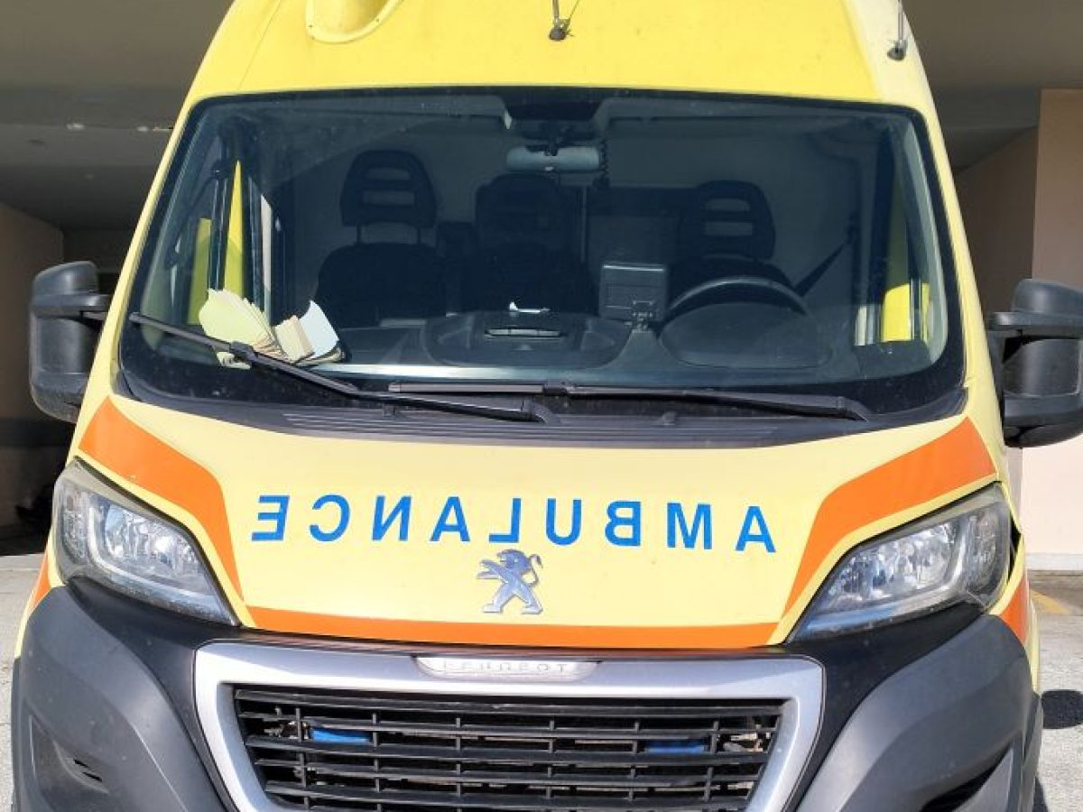 Τροχαίο ατύχημα στο κέντρο των Τρικάλων με δυο τραυματισμούς