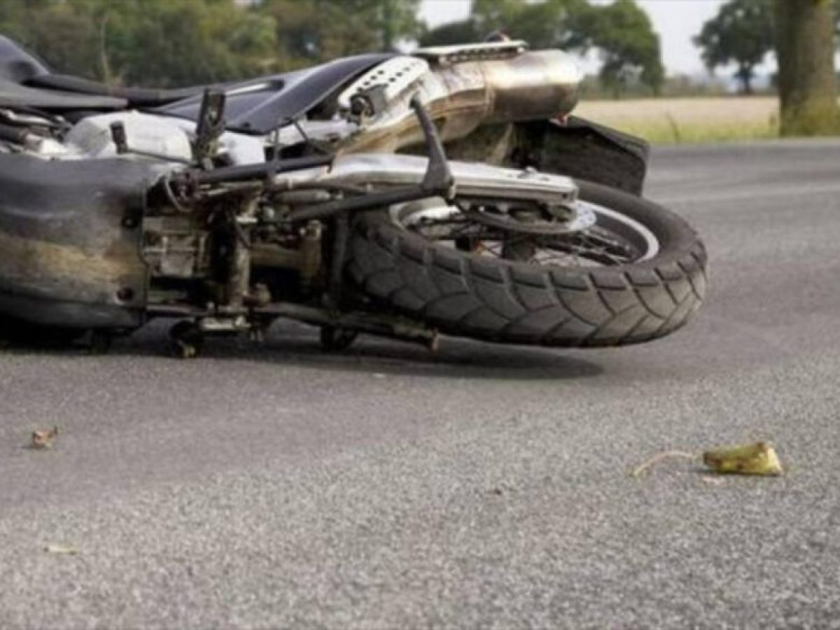 Τροχαίο με μηχανή κοντά στην Κύπρου – Στο νοσοκομείο νεαρός