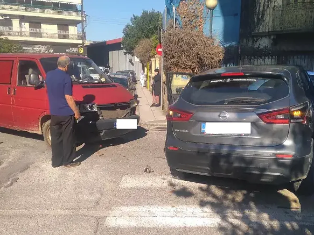 Τροχαίο με τραυματισμό στο κέντρο του Αγρινίου (ΦΩΤΟ)