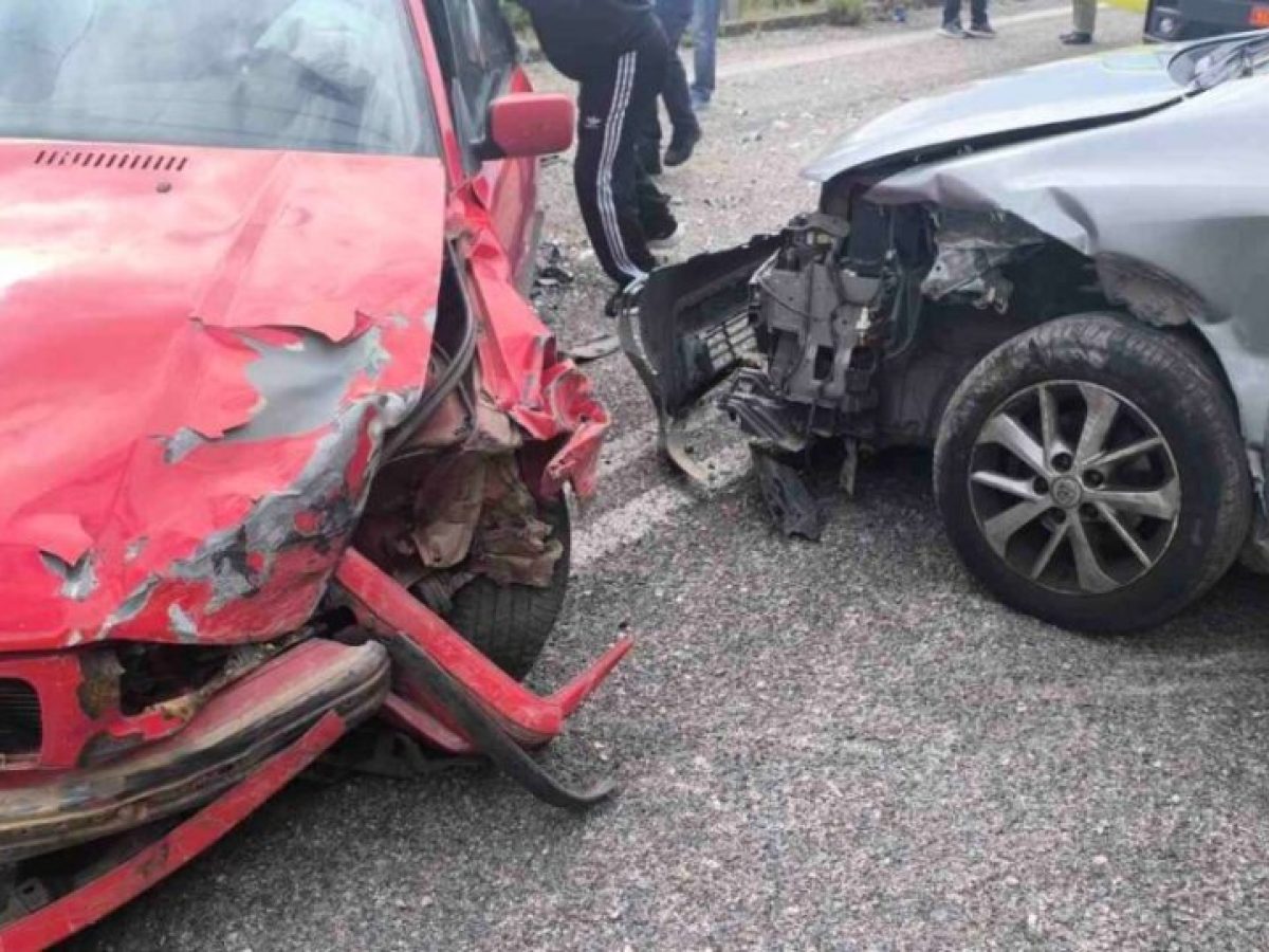 Τροχαίο στην Εθνική Οδό Ναυπάκτου – Ιτέας: Ασθενοφόρο του Ε.Κ.Α.Β. παρέλαβε τον έναν από τους δύο οδηγούς