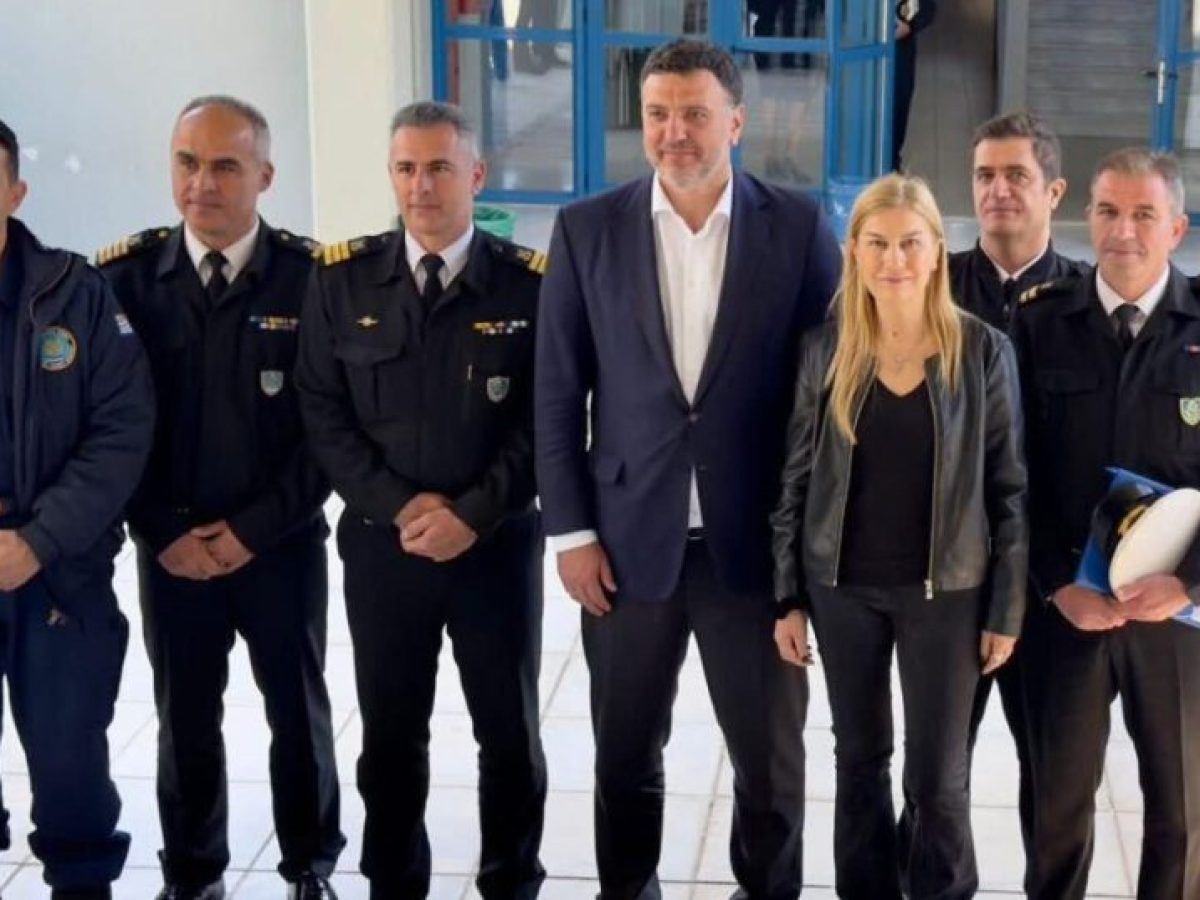 Βασίλης Κικίλιας: Επί τάπητος το Μεταναστευτικό στη συνάντηση με τους Λιμενικούς στα Χανιά