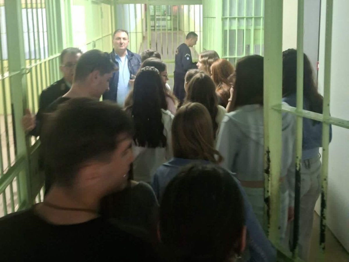 Βιωματική εκπαιδευτική επίσκεψη του 3ου ΓΕΛ Αγρινίου στις Φυλακές Μαλανδρίνου – Ένα πολύτιμο μάθημα ζωής για τους μαθητές
