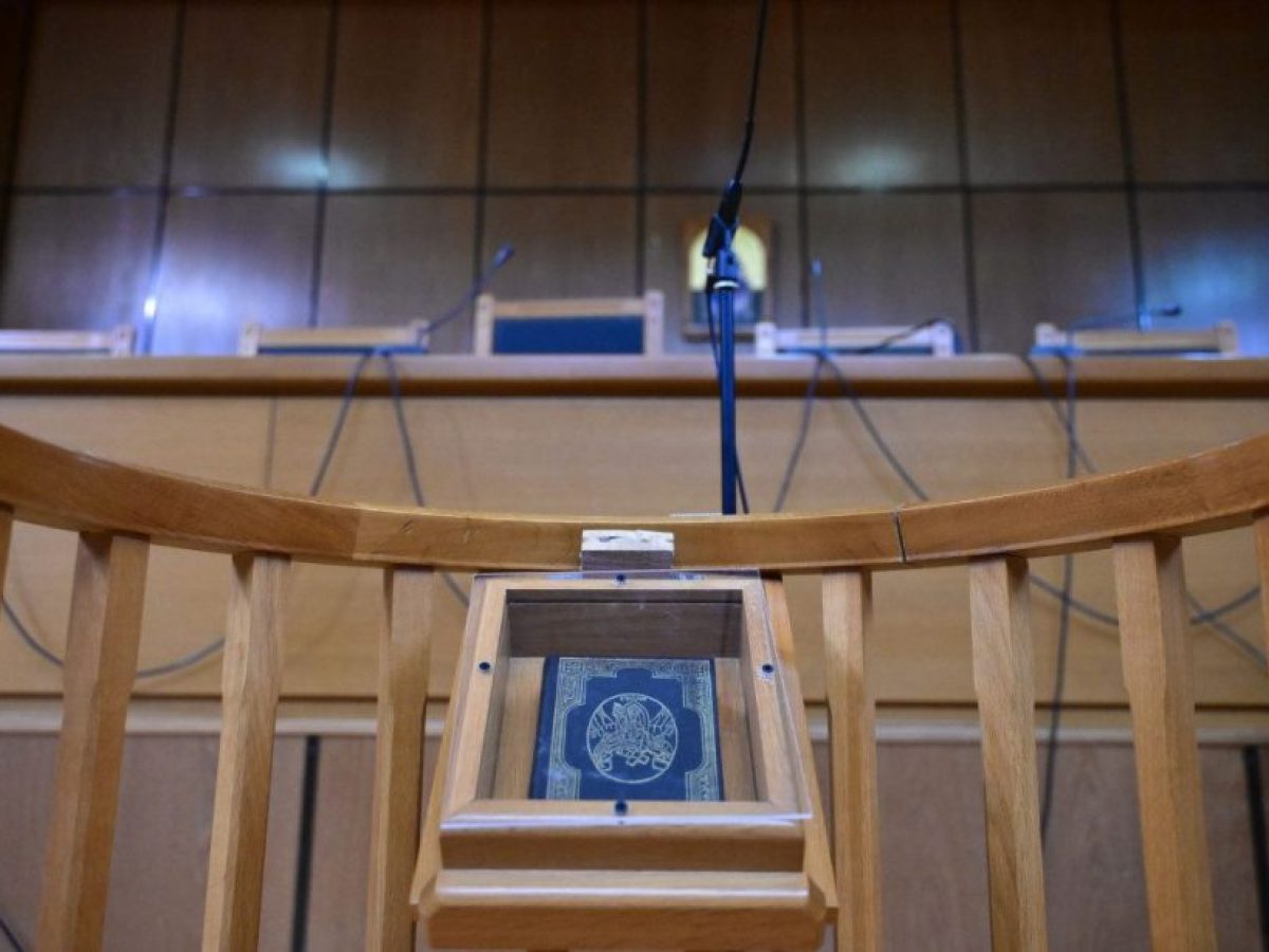 Βόλος: 22χρονη απείλησε τη μητέρα της επειδή αρνήθηκε να της δώσει λεφτά για ναρκωτικά