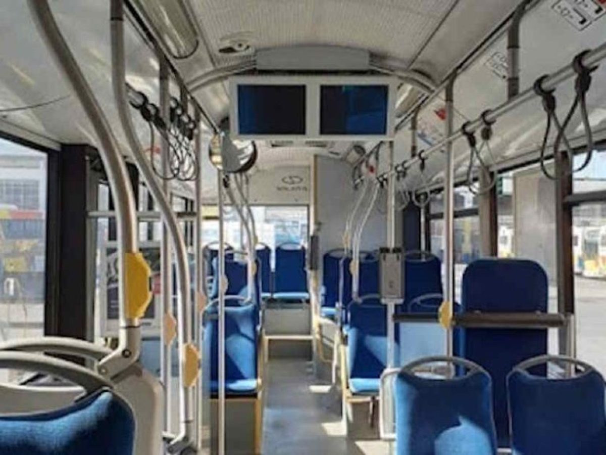 Βούλα: 12χρονη εντοπίστηκε μόνη σε λεωφορείο – Καταγγελία για ενδοοικογενειακή βία