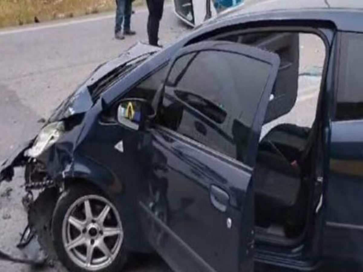 Βουλιαγμένη: Σφοδρή σύγκρουση αυτοκινήτων – Το ένα τούμπαρε!