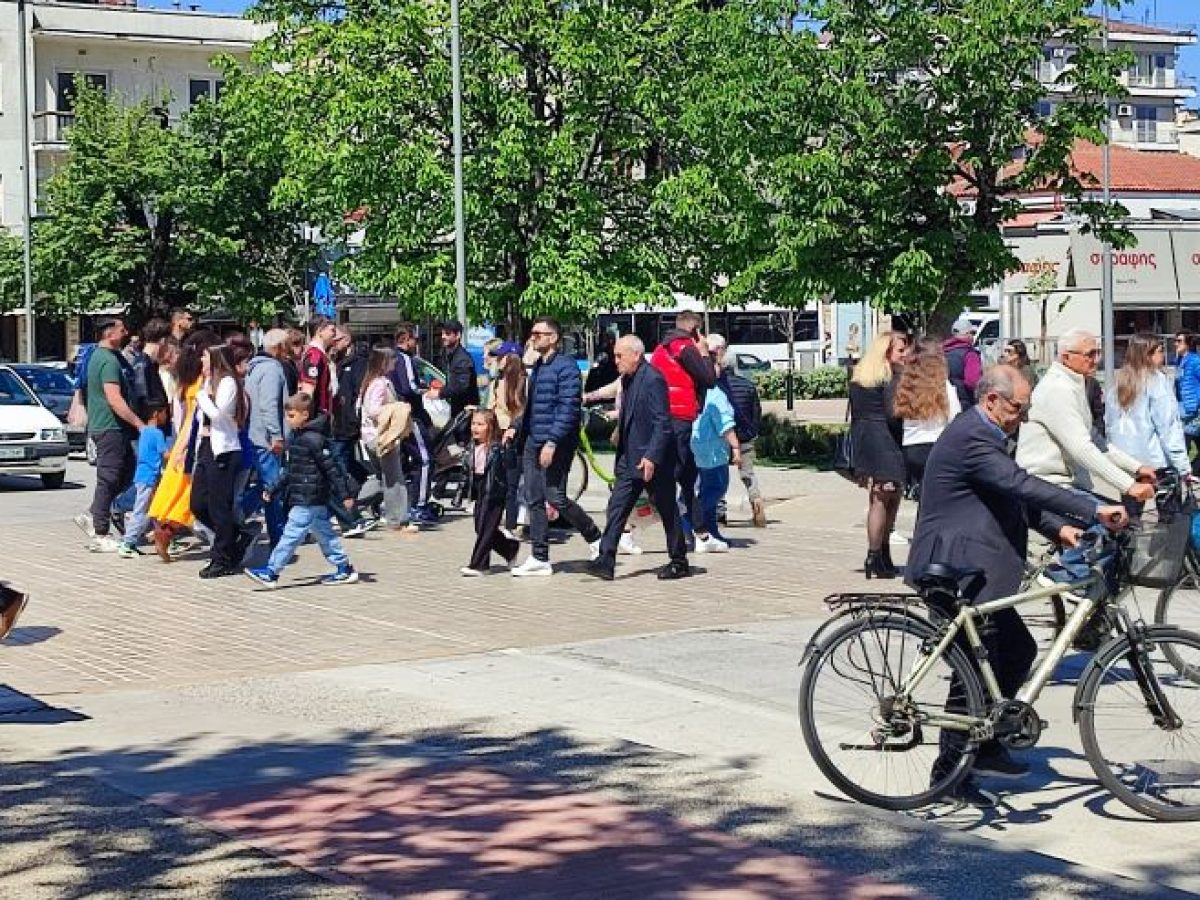 “Βούλιαξαν” από κόσμο τα Τρίκαλα και το φετινό Πάσχα