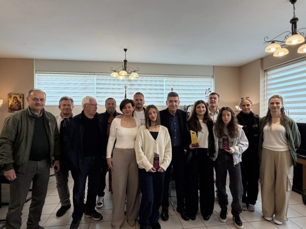 Βράβευση αθλητριών από τον Δήμαρχο Δυτικής Αχαΐας, Γρηγόρη Αλεξόπουλο