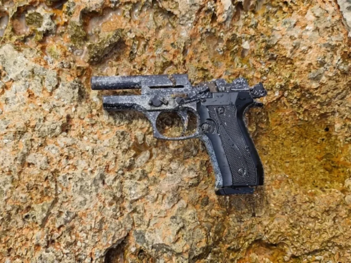 Βρέθηκε πιστόλι στην ελεύθερη παραλία της Βάρκιζας