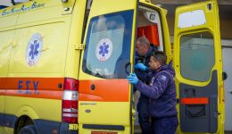 xafnikos-thanatos-55chronou-brosta-ta