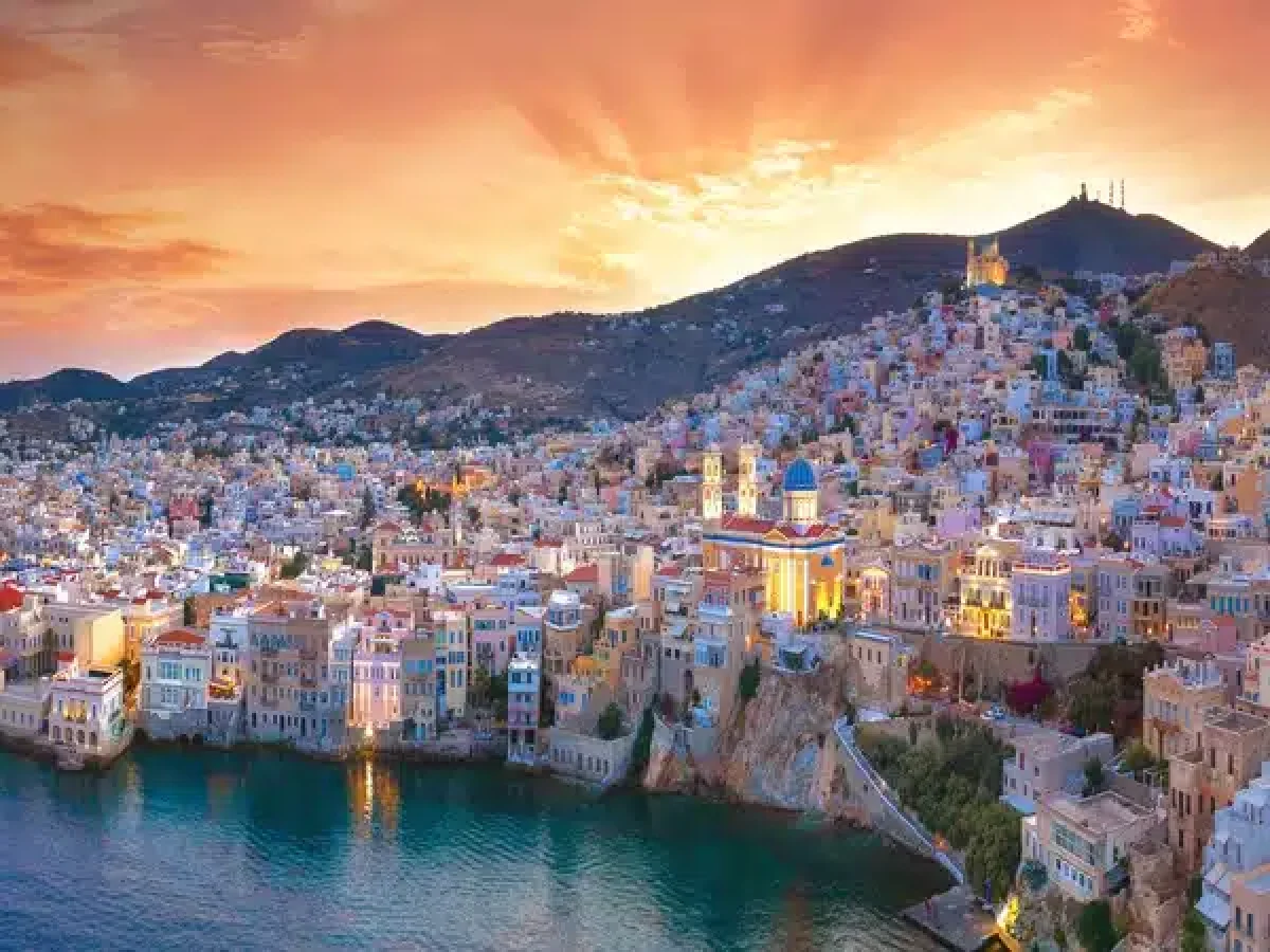 Ξεχάστε τη Μύκονο: Το νησί που οι Βρετανοί αποθεώνουν ως την «πραγματική» Ελλάδα