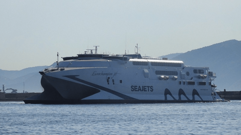 xekinisan-ta-tachiploa-tis-SEAJETS