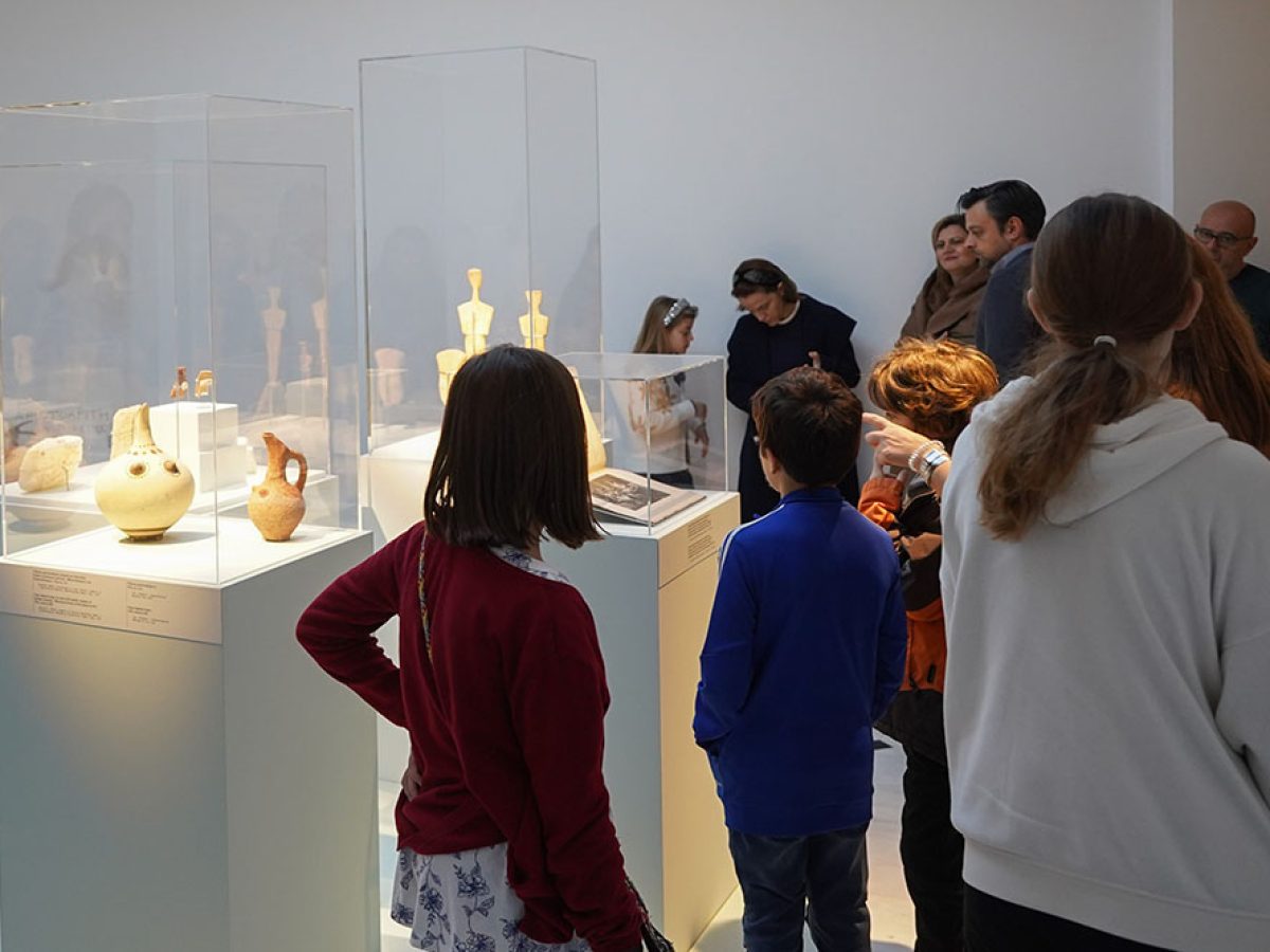 Ξεναγήσεις για Οικογένειες στην έκθεση Jeff Koons: «Αφροδίτη» του Lespugue και στη μόνιμη έκθεση Κυκλαδικής Τέχνης του Μουσείου
