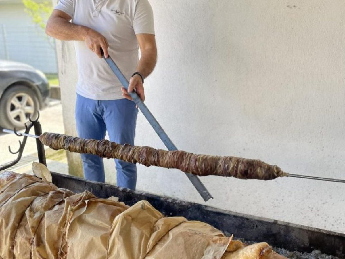 Ζηλευτή : Όταν ο Πρόεδρος έχει φιλότιμο, το χωριό λάμπει και ο οβελίας φτάνει για όλους!