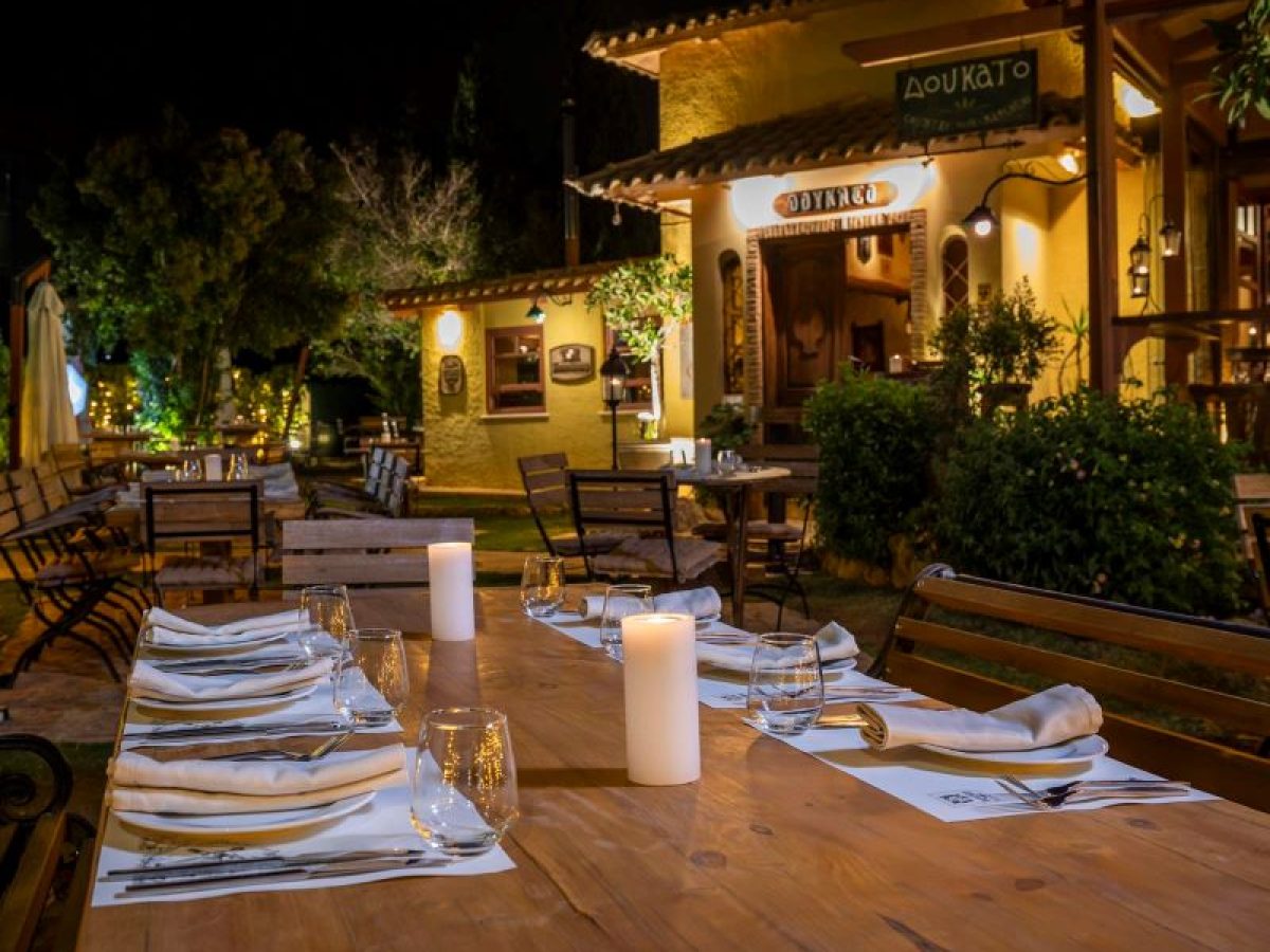 Ζητείται μάγειρας/μαγείρισσα και σερβιτόροι από εστιατόριο στο Πικέρμι