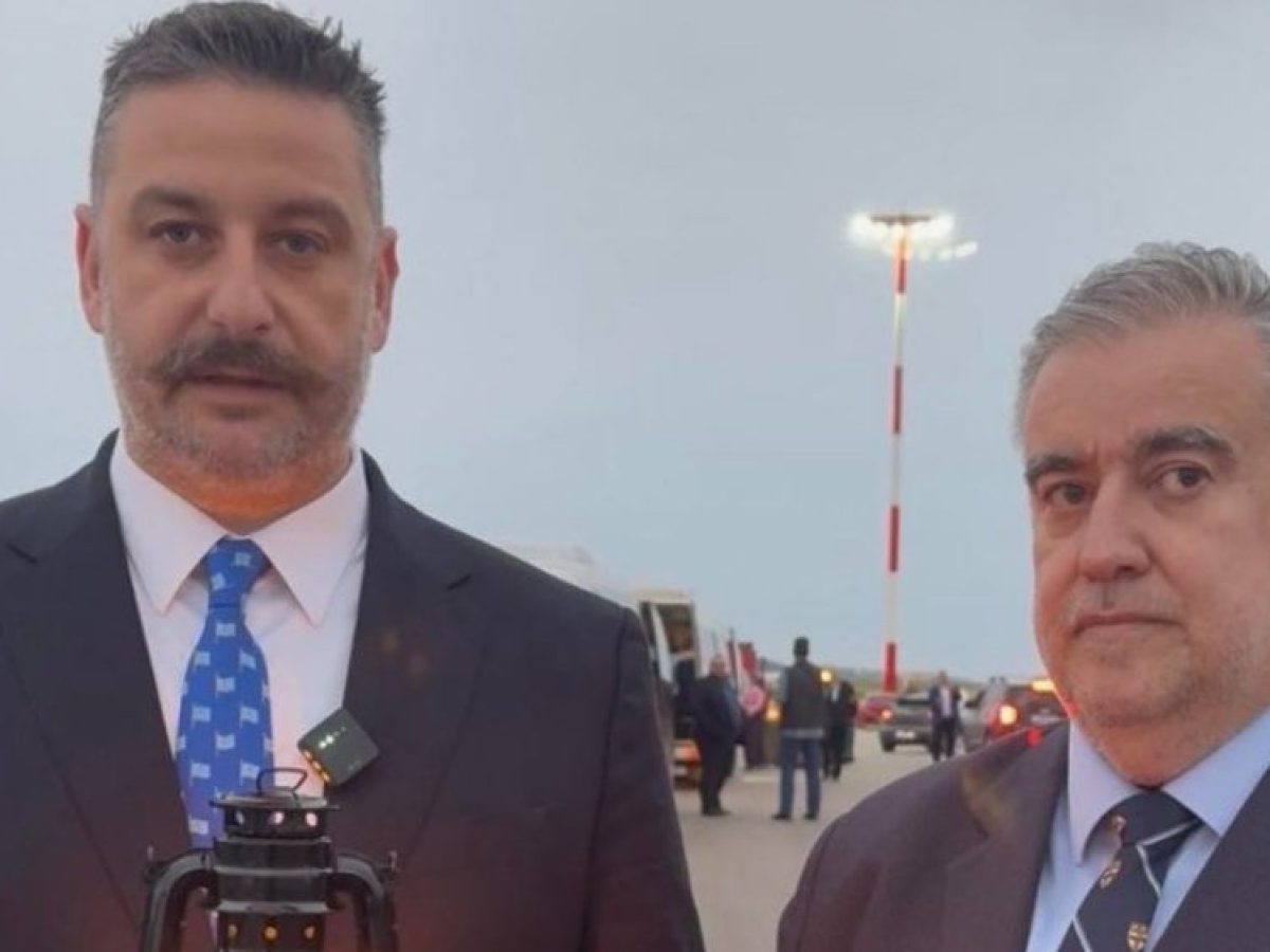 Άγιο Φως: Ο Αντιπεριφερειάρχης Θανάσης Μαυρομμάτης το παρέλαβε και το φέρνει στην Αιτωλοακαρνανία!