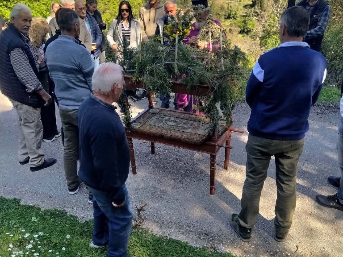 Άλατρο Λευκάδας: Ο πρώτος Επιτάφιος μέσα στη φύση με τη συμμετοχή των κατοίκων